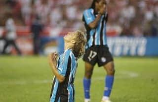 ルーカス・レイヴァのインスタグラム：「Salve 26/11/2005 ... #batalhadosaflitos15anos #gremio」