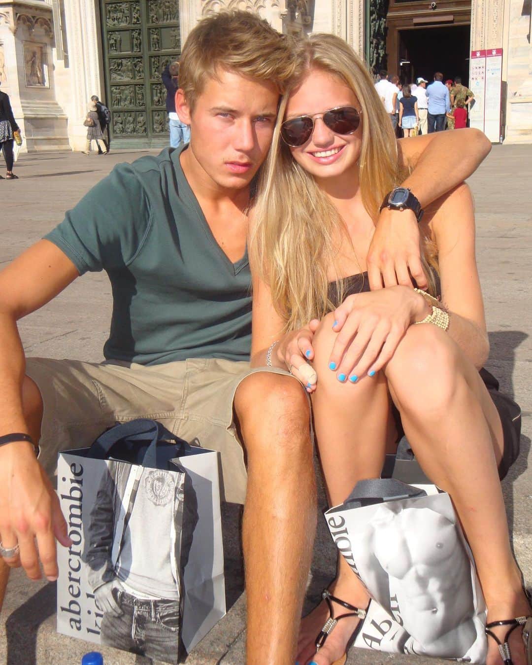 ロミー・ストリドのインスタグラム：「Happy birthday to the love of my life @laurensvleeuwen 🤍 my partner in crime, best friend, lover and soon dad of our baby! Can’t wait for the upcoming year with YOU!」