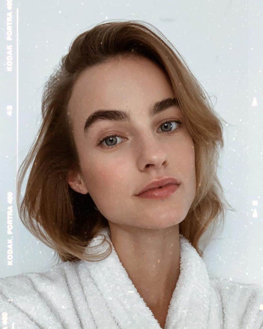 マルチェ・フェルフーフのインスタグラム：「Back in the studio 📸」
