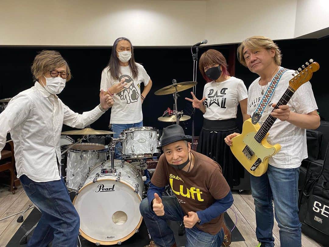 田村直美のインスタグラム：「Tenpack 12/8のライブに向けてリハーサル♪♪  入りましたよ〜 楽しい❣️楽しすぎ〜ワクワクワクワク  TenpackライブStreaming+配信チケットはこちら↓↓ https://eplus.jp/sf/detail/1323850001?P6=001&P1=0402&P59=1」