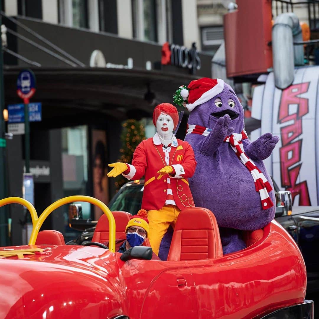 ドナルドのインスタグラム：「Let’s be honest, we’re all #thankful for #Grimace! #HappyThanksgiving everyone!」