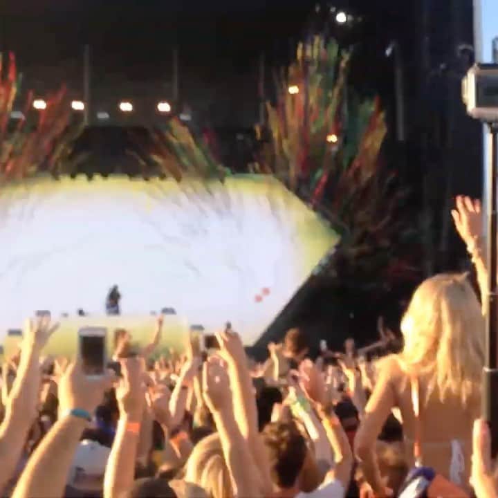 シン・コールのインスタグラム：「TBT: 7 years ago my Avicii - Hey Brother remix was released.. 😔 ◢ ◤」
