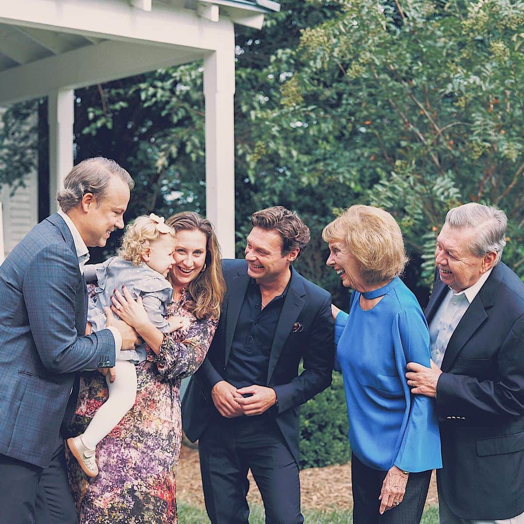 ライアン・シークレストのインスタグラム：「Grateful for family who’s always there, whether we’re together or computer screens apart. However you’re celebrating, remember to be thankful today and every day. Happy Thanksgiving!」