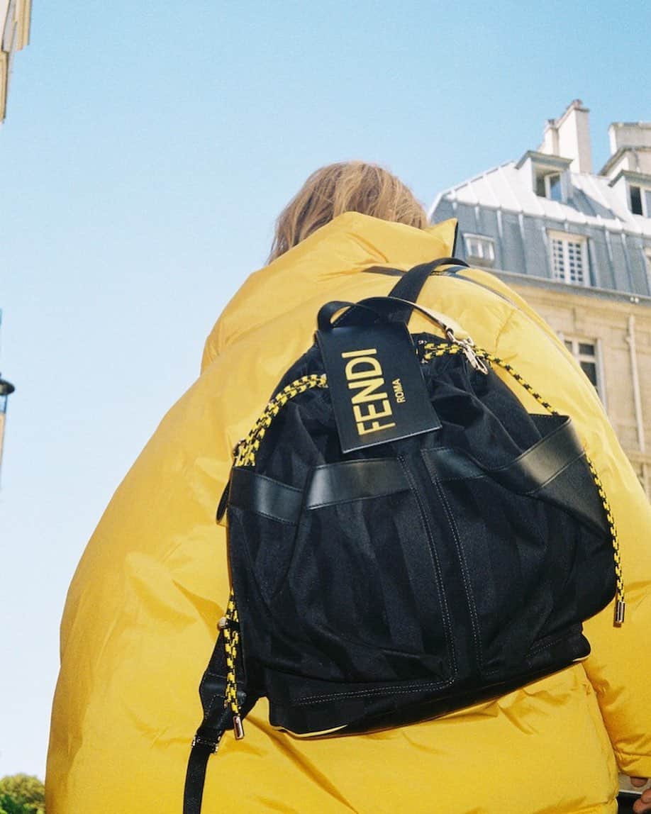 Fendiさんのインスタグラム写真 - (FendiInstagram)「Bold, bright, and totally unexpected picks that will make this festive season memorable. Shop the #FendiHoliday selection online at Fendi.com and in our boutiques worldwide. #FendiGifts」11月27日 1時49分 - fendi
