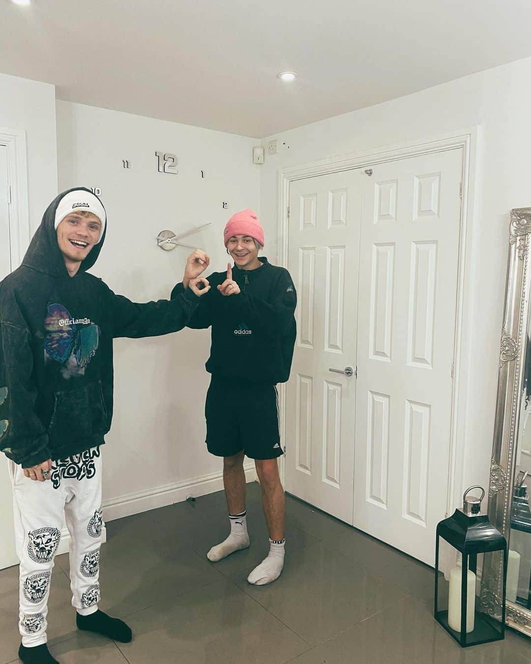 Bars and Melodyのインスタグラム：「Spot the difference  Black Friday sale tomorrow Les goooo」