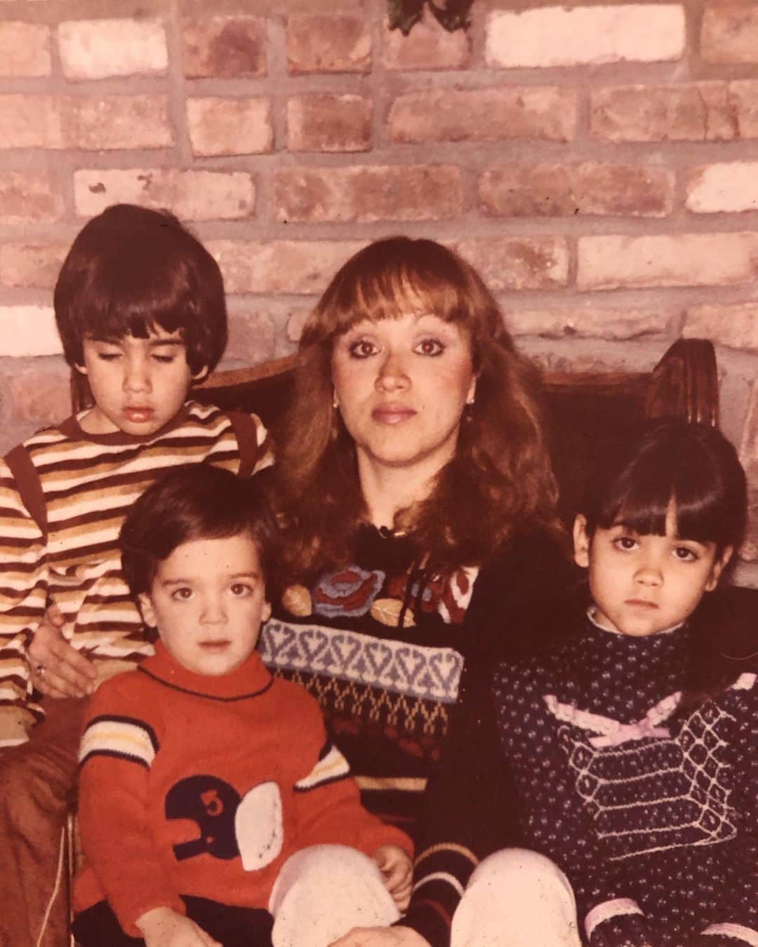カミーユ・グアティのインスタグラム：「#happythanksgivng haha! Guess I didn’t get to cut the #turkey  ——- #cubantemper #turkeyday #family #restingbitchface #familyphotography #gobble gobble」