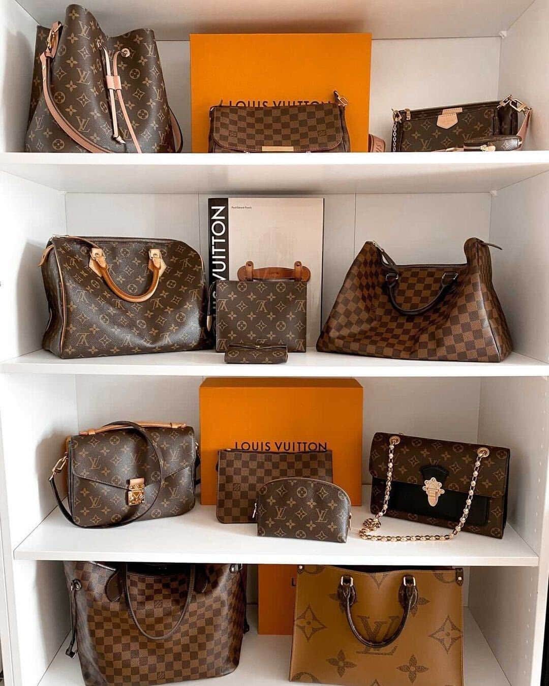 GILTのインスタグラム：「There are a lot of things to be thankful for, but #LouisVuitton tops our list. Photo by: @louisvuitton.addiction.」