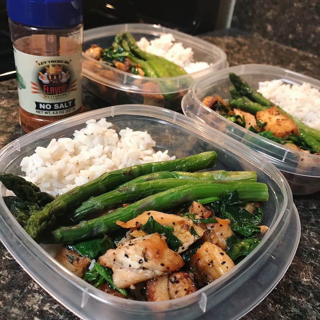 Flavorgod Seasoningsさんのインスタグラム写真 - (Flavorgod SeasoningsInstagram)「Customer @kdub1472 with the famous FlavorGod Seasoned Meal Prep! 💪⁠ -⁠ Add delicious flavors to your meal preps!⬇️⁠ Click link in the bio -> @flavorgod  www.flavorgod.com⁠ -⁠ Flavor God Seasonings are:⁠ ➡ZERO CALORIES PER SERVING⁠ ➡MADE FRESH⁠ ➡MADE LOCALLY IN US⁠ ➡FREE GIFTS AT CHECKOUT⁠ ➡GLUTEN FREE⁠ ➡#PALEO & #KETO FRIENDLY⁠ -⁠ #food #foodie #flavorgod #seasonings #glutenfree #mealprep #seasonings #breakfast #lunch #dinner #yummy #delicious #foodporn」11月27日 2時02分 - flavorgod