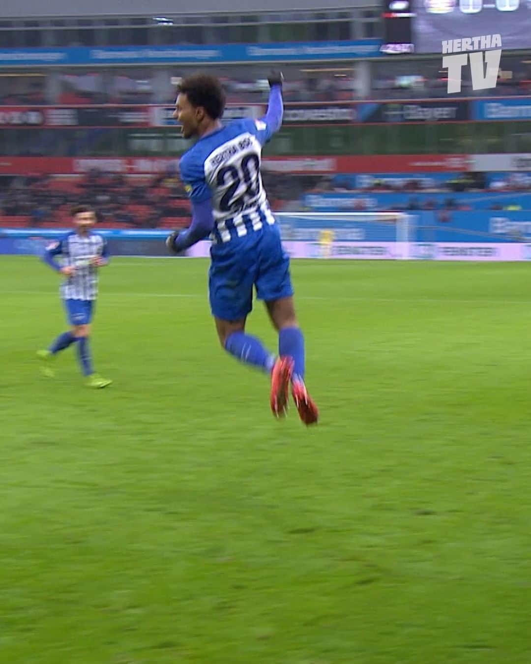 ヘルタ・ベルリンのインスタグラム：「#ThrowbackThursday! In unserem heutigen Clip aus der Saison 2017/18, sorgen @lazarovalentino und @salomonkalou  für den 2:0 Auswärtssieg. 💪 Sonntag nochmal das Gleiche, zum Mitnehmen, bitte! 🥡 . . #tbt #rückblick #bundesliga #leverkusen #berlin #auswärtsspiel #HaHoHe #herthabsc」