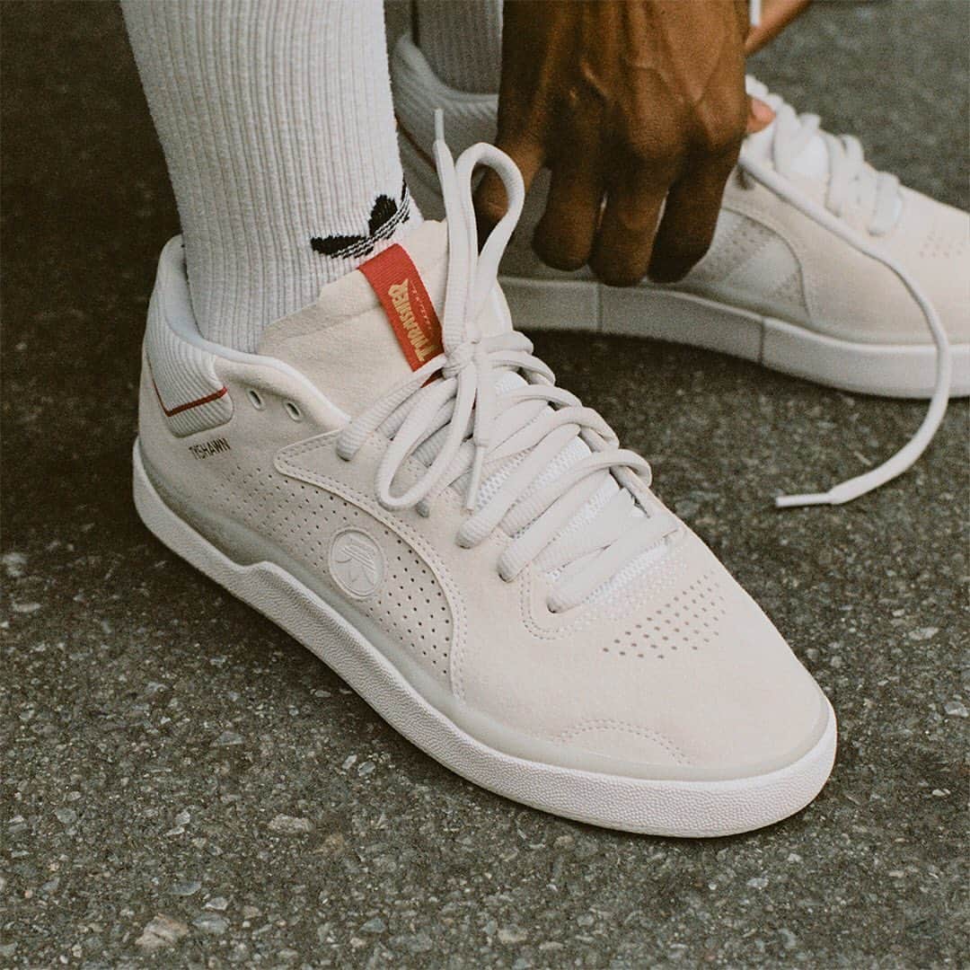 adidas Skateboardingさんのインスタグラム写真 - (adidas SkateboardingInstagram)「Tyshawn taking it to the streets of NYC in the new Tyshawn x Thrasher. Available at your local skate shop and online at adidas.com/skateboarding Saturday 11/28. • #adidasSkateboarding x #ThrasherMagazine」11月27日 2時05分 - adidasskateboarding