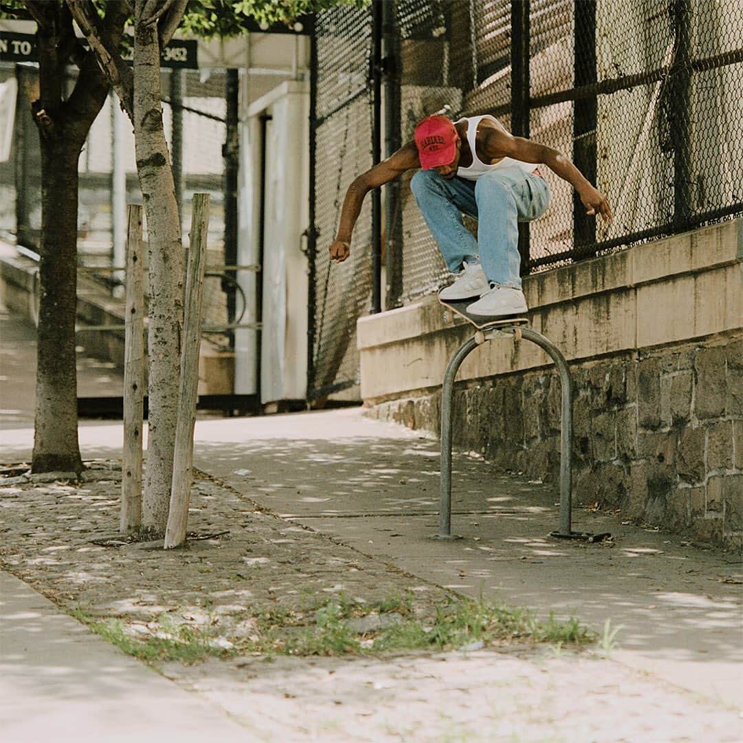 adidas Skateboardingのインスタグラム：「Tyshawn taking it to the streets of NYC in the new Tyshawn x Thrasher. Available at your local skate shop and online at adidas.com/skateboarding Saturday 11/28. • #adidasSkateboarding x #ThrasherMagazine」
