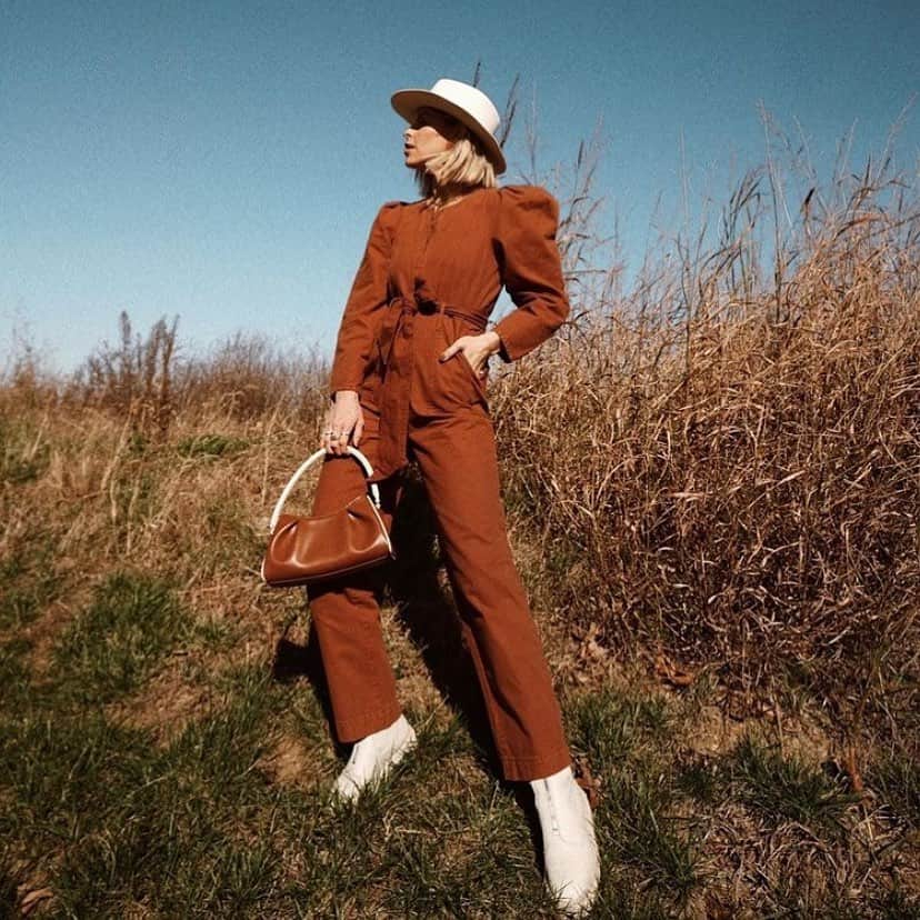 サムエデルマンのインスタグラム：「The JACQUIE styled by @marylawlesslee  Tap to shop this lug sole boot   #SamEdelman #Fall2020 #LooksWeLove」