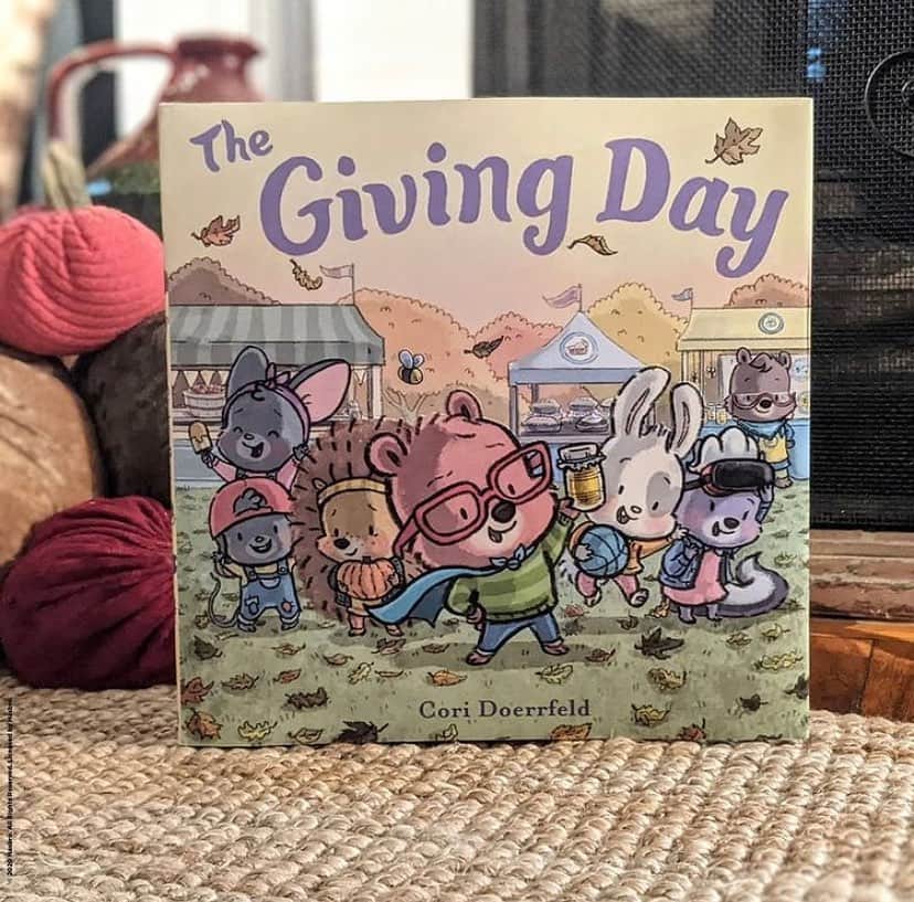 Hasbroさんのインスタグラム写真 - (HasbroInstagram)「#repost @abramskids Wishing a happy and safe Thanksgiving to you and your family! We’ll be spending the day channeling the giving spirit of the Cubby Hill community and reading @coridoerrfeld’s latest adventure of Cooper Cub and his friends.  ​. ​. ​© 2020 Hasbro ​. ​. ​. ​#Thanksgiving #Thanksgiving2020#CubbyHill #ACubbyHillTale#TheGivingDay #CoriDoerrfeld#Hasbro #picturebook #picturebookart#newpicturebook #communitylove#kidlit #kidlitart」11月27日 2時09分 - hasbro