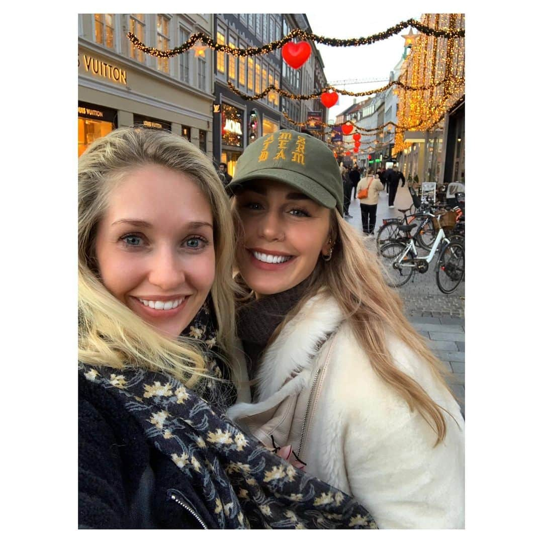 ヤネッテ・オッテセンさんのインスタグラム写真 - (ヤネッテ・オッテセンInstagram)「It’s beginning to look a lot like Christmas in Copenhagen🎄」11月27日 2時12分 - jeanetteottesens