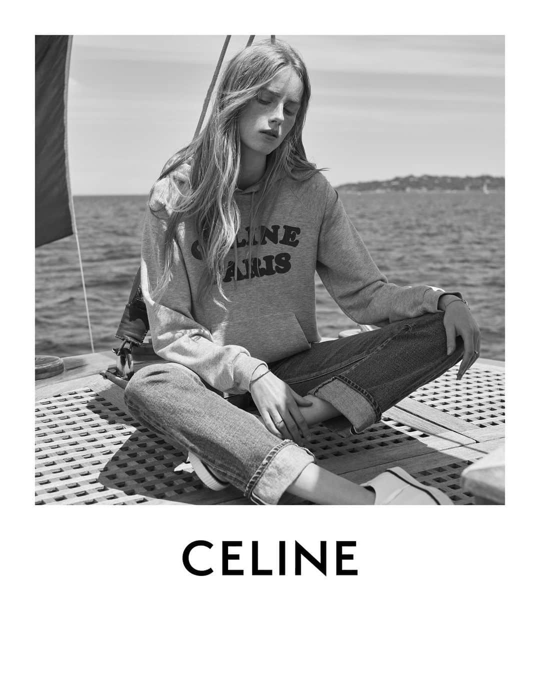 Celineさんのインスタグラム写真 - (CelineInstagram)「CELINE SPRING 21 CELINE PARIS CASHMERE AND COTON HOODIE   COLLECTION AVAILABLE IN STORE AND AT CELINE.COM   RIANNE PHOTOGRAPHED BY @HEDISLIMANE IN SAINT-TROPEZ IN JUNE 2020   #CELINEBYHEDISLIMANE」11月27日 2時12分 - celine