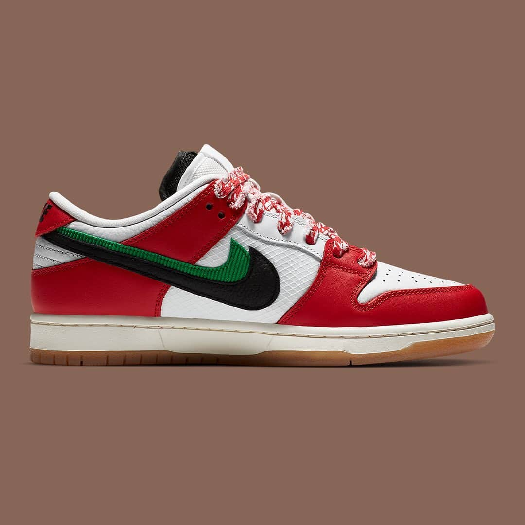 HYPEBEASTさんのインスタグラム写真 - (HYPEBEASTInstagram)「@hypebeastkicks: Check out the upcoming @selectshopframe x @nikesb Dunk Low. The low-profile iteration is primarily composed of white and red hues, the former appearing on the tumbled leather toe box, heel underlay, and ripstop quarter paneling, while the latter coats the overlay and heightened heel panel. A doubled down Swoosh and tongue round out the look. Stay tuned for official release details. ⁠⠀ Photo: @nike」11月26日 17時31分 - hypebeast