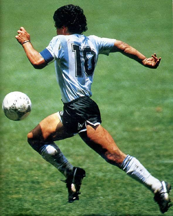 ジネディーヌ・ジダンさんのインスタグラム写真 - (ジネディーヌ・ジダンInstagram)「Gracias por tu Magia en el campo Diego Armando Maradona. Es un momento muy triste para el mundo del fútbol, se ha ido un genio !」11月26日 17時32分 - zidane