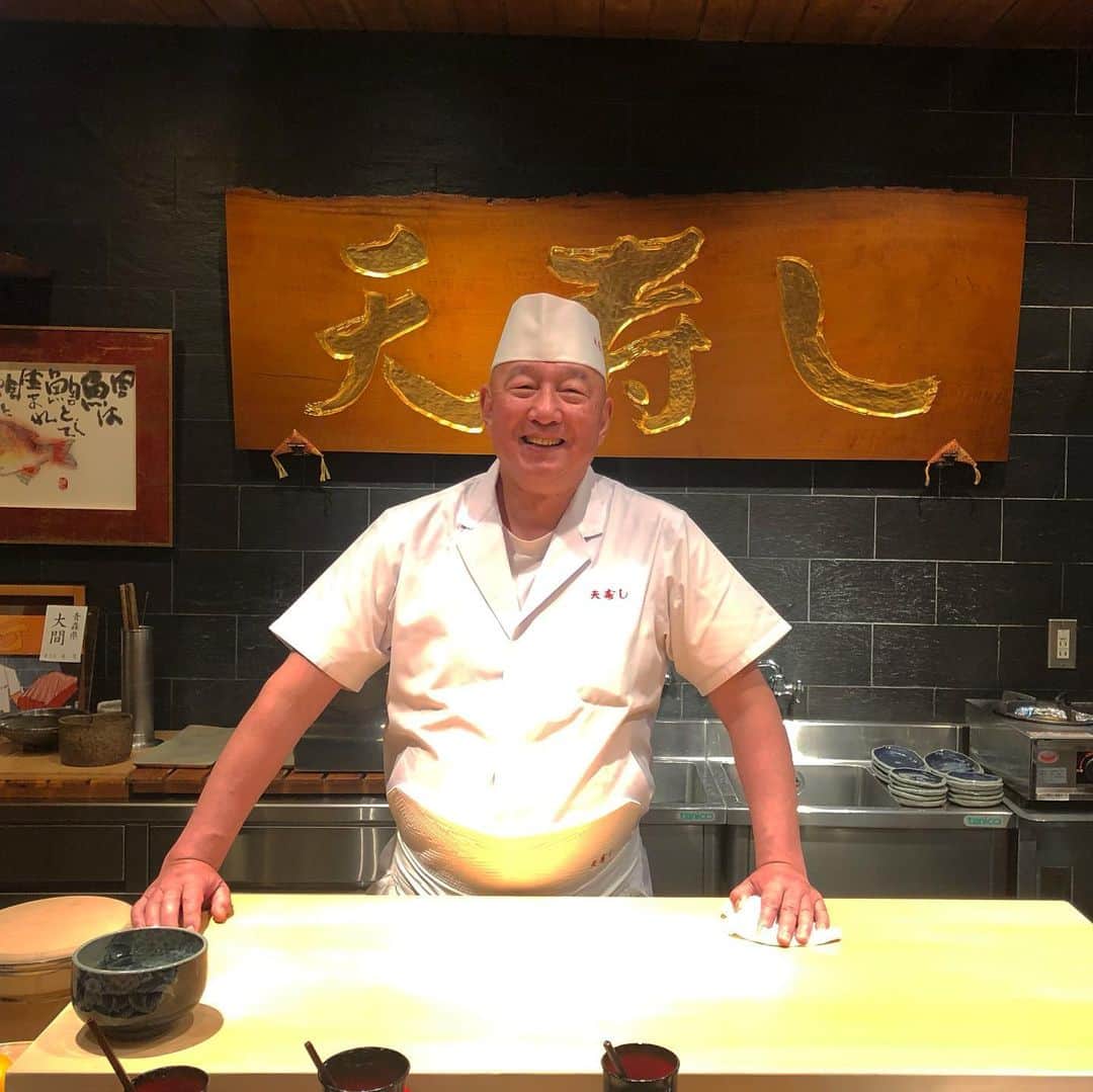 尚玄のインスタグラム：「It blew my mind!! That’s definitely one of the best Sushi experience in my life!! とにかく素晴らしい体験でした。この為だけに小倉に行った甲斐がありました。仁さん、有難うございました。  #天寿し #寿司 #小宇宙 #小倉 #北九州 #福岡 #グルメ  #Tenzushi #Sushi #BestFood」