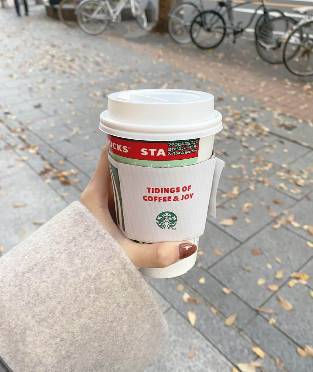 のインスタグラム：「・ ・ 🎅🏼🎄 ・ ・ 新作の抹茶美味しかったーー☺️ 毎年欠かさず飲みます抹茶🍃 ・ #starbucks #starbuckscoffee  #スタバ #抹茶抹茶ホワイトチョコレートフラペチーノ」