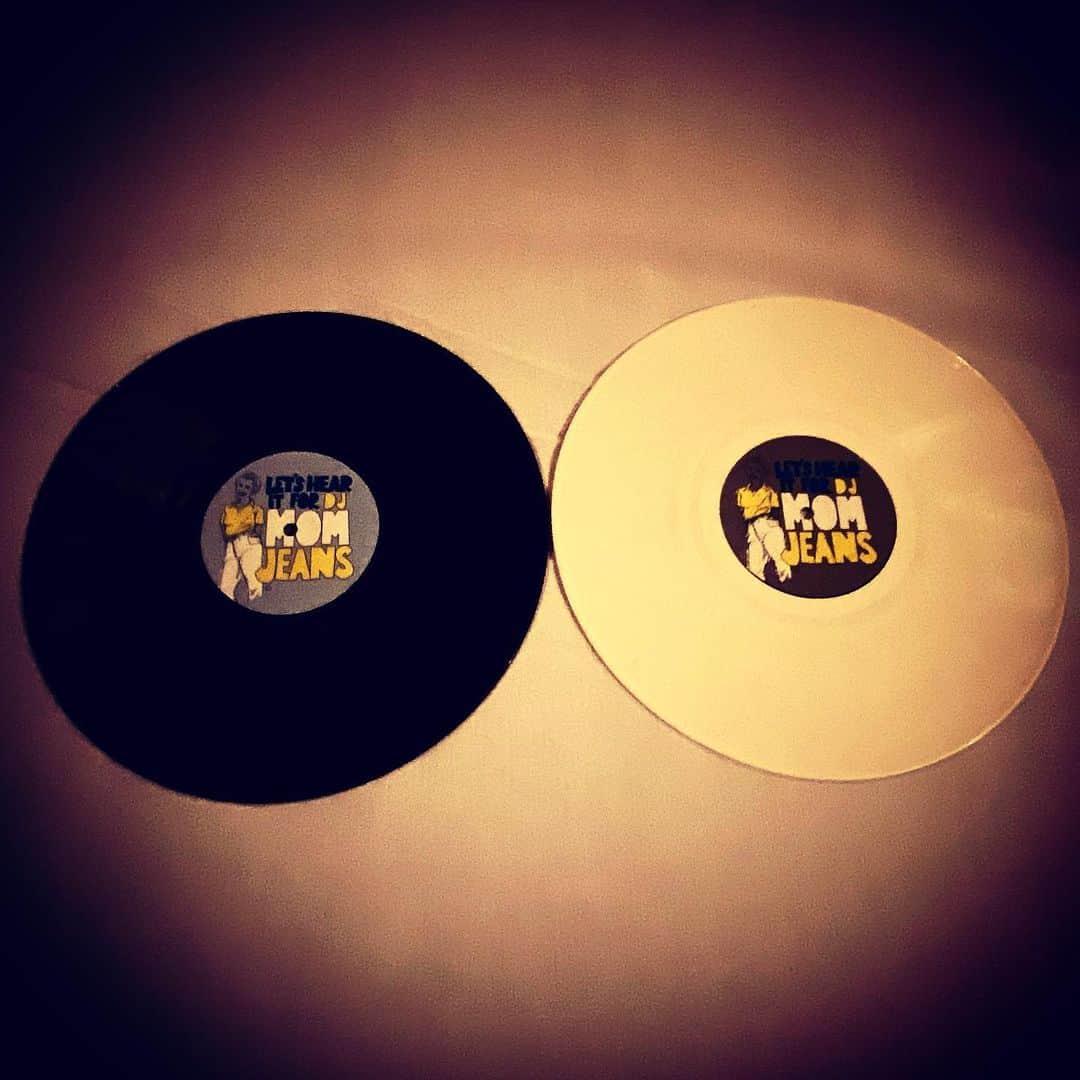 ダニー・マスターソンのインスタグラム：「Just found two pieces of vinyl in the old dj backpack. #djmomjeans」