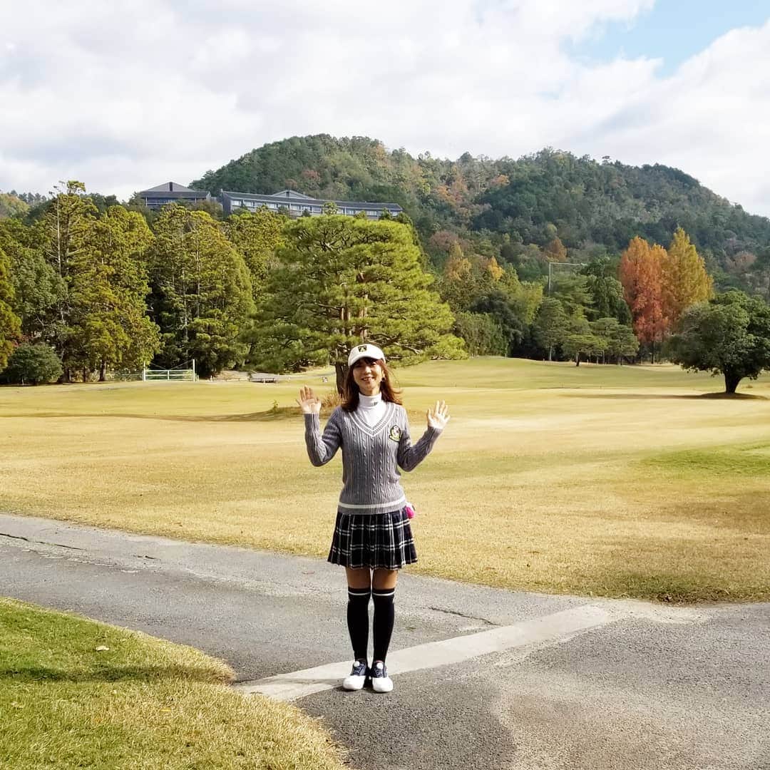 谷口キヨコさんのインスタグラム写真 - (谷口キヨコInstagram)「ゴルフだったわん⛳☀️後ろは母校だ("⌒∇⌒")なんか不思議なかんじだった。 #谷口キヨコ  #きよぴー  #ゴルフ  #ゴルフ女子」11月26日 17時46分 - kiyokotaniguchi