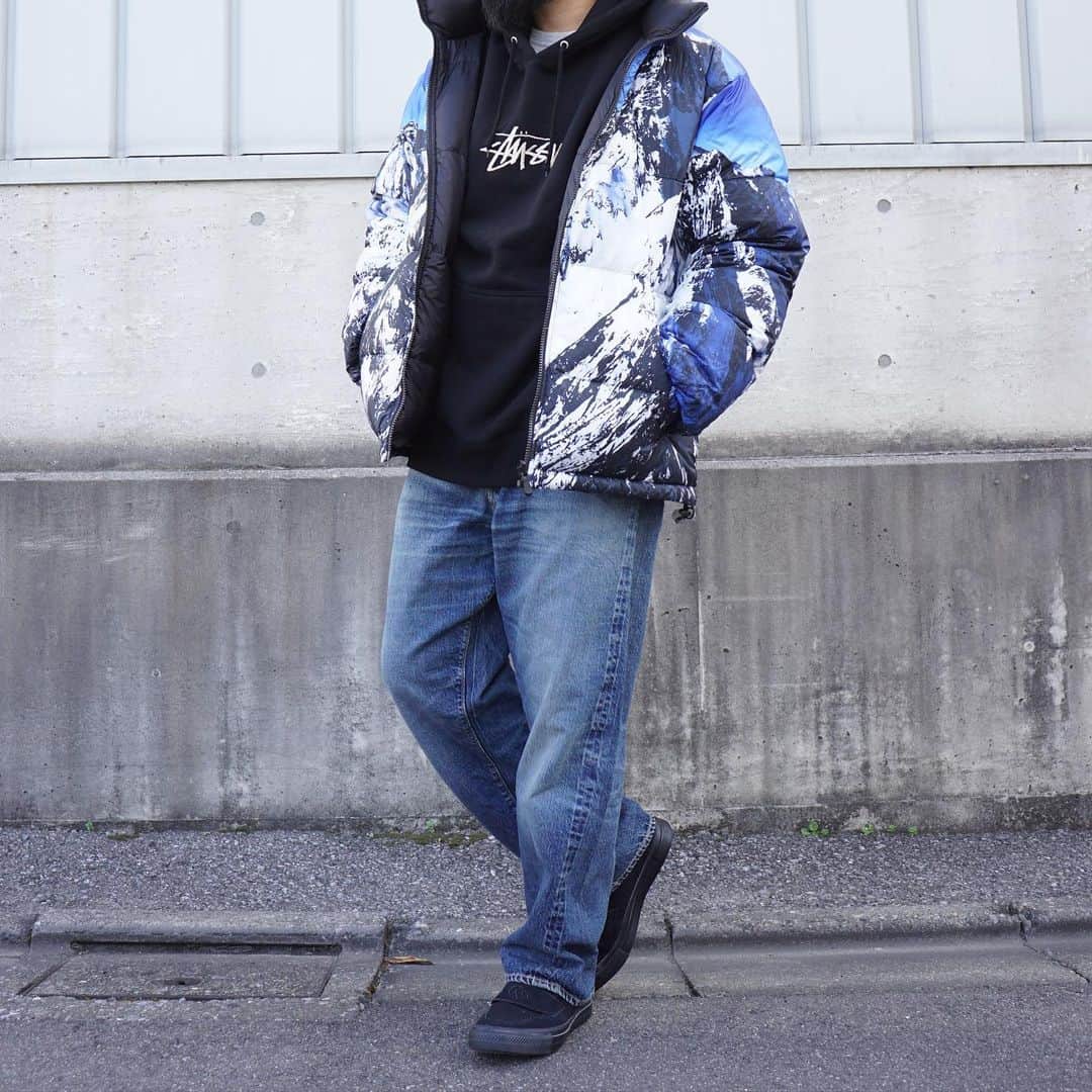 のインスタグラム：「styling  JACKET.#firstdown SWEAT.#stussy PANTS.#flagsport SHOES.#converse ﻿ ﻿ ご注文、又は問い合わせはDMにてご連絡ください。﻿ ------------------------------﻿ ﻿ ARK STATES/ARK VINTAGE﻿ ﻿ 栃木県宇都宮市伝馬町1-17 1F﻿ ﻿ TEL:028-688-8895﻿ @arknets_official  #arkstates#fashion#styling #ファッション #宇都宮#セレクトショップ#arknets」