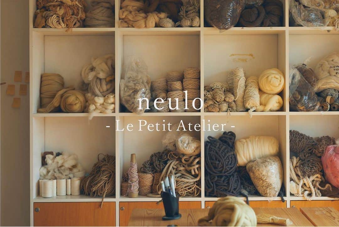 オルネ ド フォイユさんのインスタグラム写真 - (オルネ ド フォイユInstagram)「【SHOPイベント｜neulo -Le Petit Atelier-】﻿ ﻿ 12月4日・5日・11日・12日の4日間、不動前店にて「neulo ( @neulo335 )」展示販売会を今年も開催いたします！﻿ ﻿ 今回はデザイナーの熊谷美沙子さんが実際に製作で使用しているアイテムや、お気に入りのものをお持ち頂き、アトリエを再現。﻿ ﻿ ぜひ熊谷さんの“クリエイションの源“に触れてみてください。﻿ ﻿ また外苑前にある、熊谷さんお気に入りのお花屋さん”VOICE ( @voice_flower.jp )“にもお越しいただき、熊谷さんリクエストのスワッグの販売、生花の販売、会場装花をしていただきます。﻿ ﻿ ［注意事項］﻿ ・計20点の作品を4日間に分け、1日5点ずつ販売します。﻿ 　事前に何日にどの作品を販売するかお知らせいたしますので、インスタグラムでのご案内をご確認の上、ご来店くださいませ。﻿ ﻿ ・会期中のお取り置きや通販は承っておりません。﻿ ・住宅街に店舗がございます。近隣の皆様のご迷惑となるため、開店20分以上前からお並びいただくのはご遠慮くださいませ。﻿ ・混雑状況によって、整理券の配布、入場制限を設ける場合がございます。店内1階でお待ちくださいますよう、お願いいたします。﻿ ・お一人様1点までとさせて頂きます。﻿ ・ご購入頂きましたneuloさんの作品は翌週に配送させて頂きます。﻿ ﻿ [イベント詳細]﻿ 不動前店（東急目黒線不動前駅より徒歩7分）﻿ 2020年12月4日・5日・11日・12日﻿ 営業時間：11:00〜18:30﻿ ﻿ ［新型コロナウイルス対策につきまして］﻿ ・スタッフの出勤時の検温、マスク着用、手洗い消毒を徹底いたします。﻿ ・出入り口・2階窓を開放し、換気を強化いたします。﻿ ﻿ ［ご来店いただくお客様へのお願い］﻿ ・マスク着用をお願いいたします。﻿ ・入店時とお帰りの際に店頭にてアルコール消毒をお願いいたします。﻿ ・体調が優れない場合はご来店をお控えください。﻿ 何卒ご理解・ご協力のほどよろしくお願いいたします。﻿ ﻿ ﻿ #neulo #tapestry #interior #wallhanging #walldecor #wallart﻿ #livstagrammer #instahome #インテリア #ornedefeuilles #オルネドフォイユ」11月26日 17時59分 - ornedefeuilles