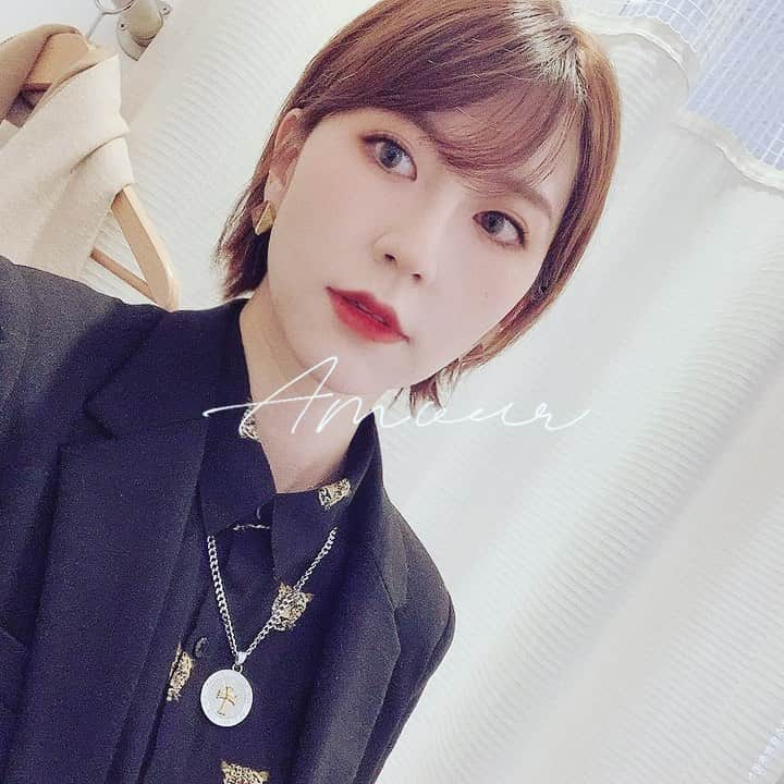 矢野冬子のインスタグラム：「今日の衣装は 最近のバンドさんをイメージしてあります！ 、 ちょっとメンズライク🥳 、 遠目には男の子に見えそう🤣！！ 、 番組告知は、また後日🤣！！！ 、」