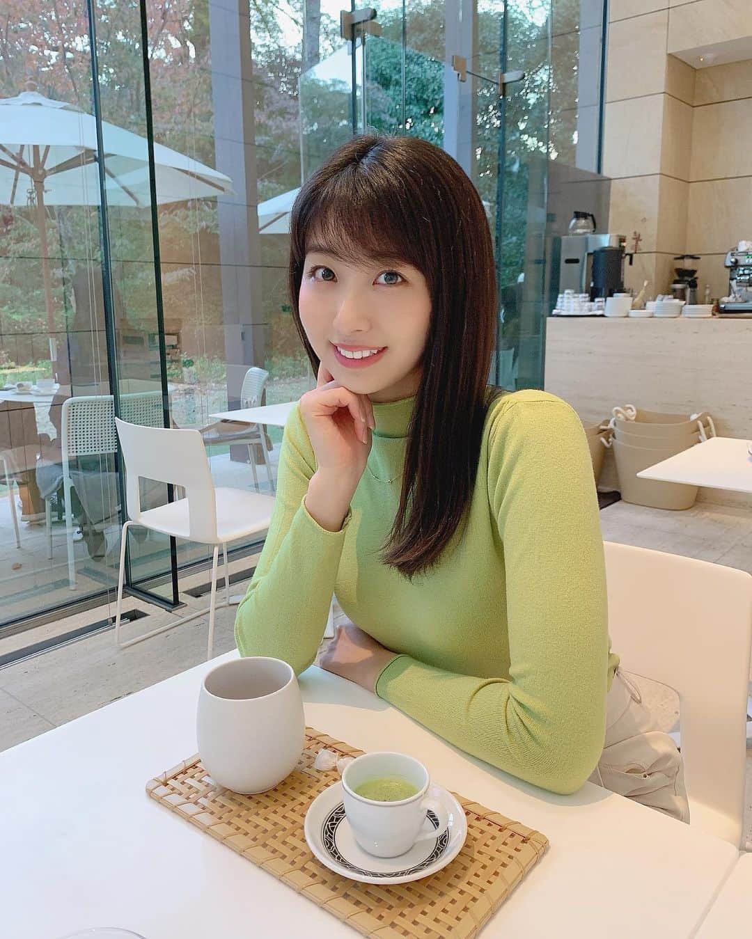 のインスタグラム：「💚🌲💚🌳💚 . . #東京都庭園美術館 にて♡ カフェでデミタスほうじ茶とお抹茶を頂いたよ🍵 . . めちゃくちゃ人気だったみたいで40分〜1時間？くらい待ちました…！着いたらすぐに予約表に記名するのがおすすめ！✌️ . . #tokyo #tokyocafe #tokyomuseum #museum #museumlover #teien #美術館 #東京都美術館 #東京カフェ #目黒カフェ #目黒　#白金台 #白金台カフェ #白金カフェ #teienartmuseum」