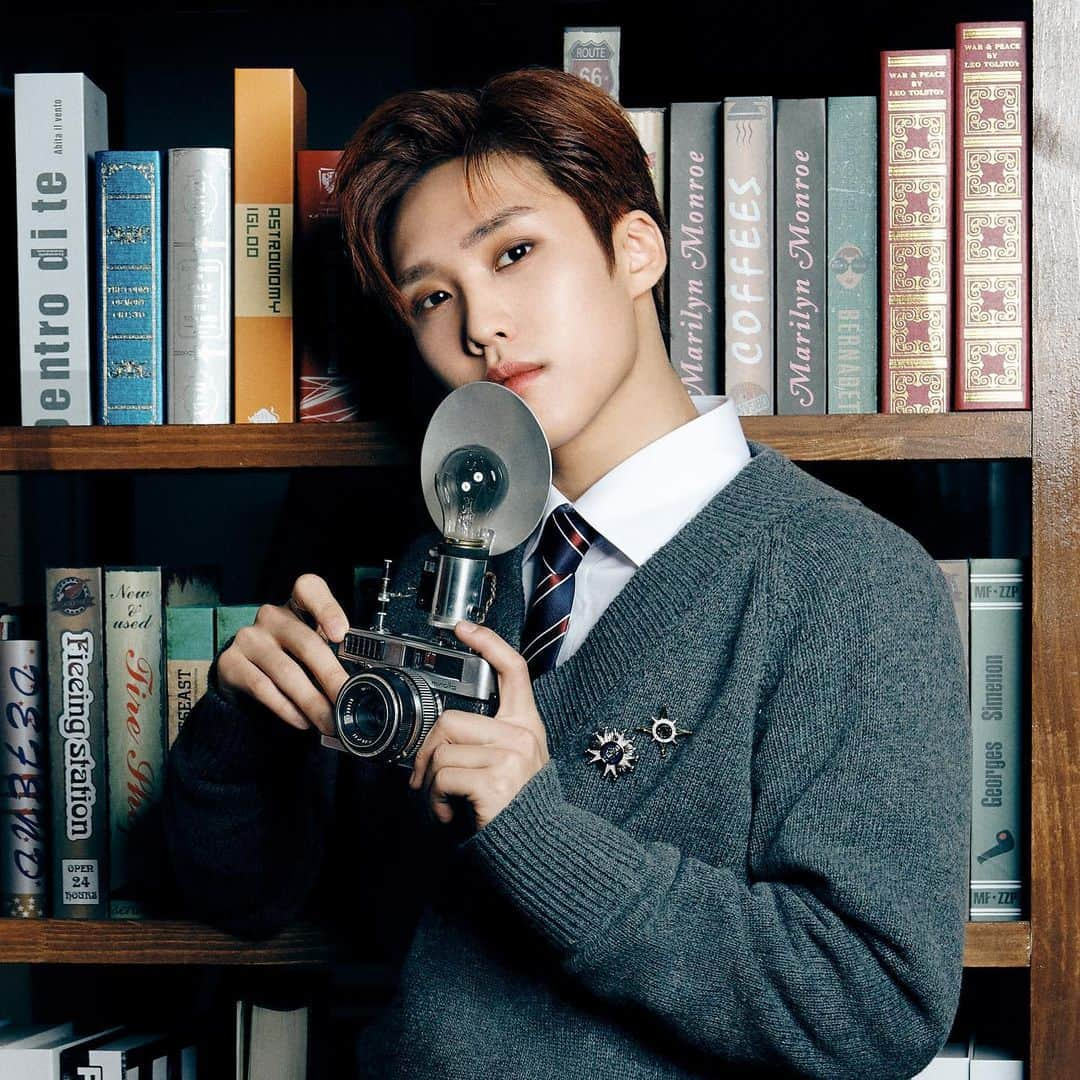 THE BOYZさんのインスタグラム写真 - (THE BOYZInstagram)「THE BOYZ 2021 Season’s Greetings [FILM CLUB] PREVIEW  #THEBOYZ #더보이즈 #THE_AZIT #더아지트 #3주년 #오래도록_빛나다」11月26日 18時03分 - official_theboyz