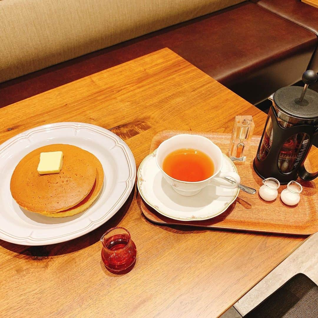 のインスタグラム：「無限に食べれるやつ . . . . . . . . . . #パンケーキ　#シンプルパンケーキ　#映えない　#カフェ　#カフェ巡り　#紅茶」