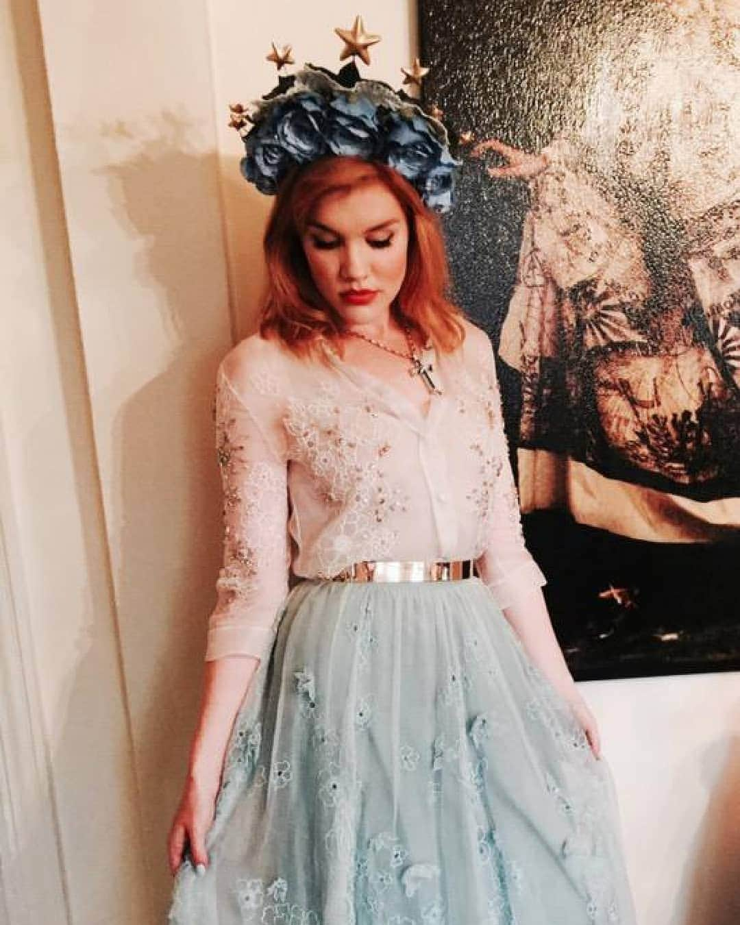 ジェニーパッカムさんのインスタグラム写真 - (ジェニーパッカムInstagram)「🌸 #throwbackthursday The Crown's Emerald Fennell #dressedinjenny wearing the floral organza top and skirt from our archive 🌸」11月26日 18時11分 - jennypackham