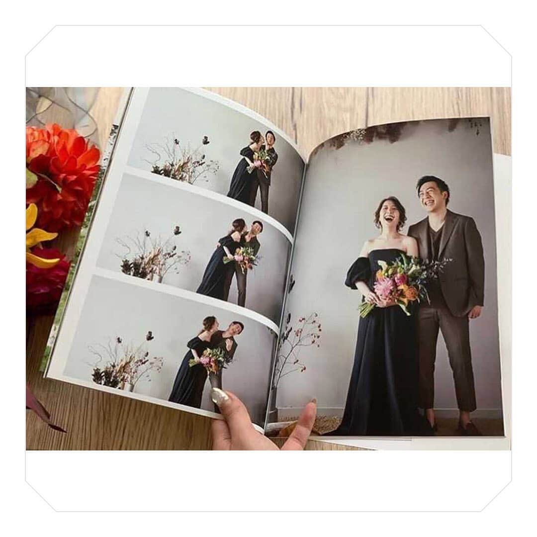 しまうまプリント【公式】フォトブック無料企画開催中さんのインスタグラム写真 - (しまうまプリント【公式】フォトブック無料企画開催中Instagram)「紙婚式の記念日フォトブック💍 ・ 本日ご紹介するのは @ari_wdg さまのご投稿です。 ・ 結婚1周年の記念日は 「白紙のような二人の将来の幸せを願う」という意味を込めて 紙婚式と呼ばれています。 ・ お二人がこの一年間過ごした思い出の中で お気に入りのお写真をピックアップして 1冊にまとめられたのだとか👀💕 ・ 笑顔にあふれた素敵な1冊になりました✨ ・ ・ しまうまプリントでは みなさまのフォトブック・写真プリント作品を お待ちしています。 上手にできたら#しまうまプリント をつけて 投稿してみてくださいね ・ ・ -------------------------------- しまうまプリントのインスタグラムでは 素敵な作品やお得な情報を配信中！ ☟プロフィールはこちらから  @shimaumaprint -------------------------------- ・  @ari_wdg さま、 素敵なご投稿ありがとうございました！ ・ ・ ・ #しまうまプリント#しまうまフォトブック#フォトブック#アルバム#写真アルバム#フォトアルバム#手作りアルバム#オリジナルアルバム#写真整理 Repost from @ari_wdg ・・・ #結婚1周年  . 2020.11.1 初めての結婚記念日👰🤵 . 結婚一周年は #紙婚式 ということで、この1年の写真をアルバムにしました🥰 . 水曜日の夜中に突然思い立って（遅） 夜な夜なしまうまプリントのアプリに入稿して 土曜日の夜届きました🌉❤️（早） . 昨夜2人で見ながら、お互いのお気に入りページを決定！ . 2枚目は夫が選ぶMVP👑 @atelier_sappuyer の前撮りページ😍 配置がアートでよきとのこと。笑 表紙もナチュラルな雰囲気にしたかったので代々木公園での1枚に❤️ bouquet @plus_wind  . 3枚目は私が選んだ👑 @sushi_jyubei のお寿司と大将のページ🍣笑 夏に伺って感動すぎて、今年の結婚記念日ディナーは十兵衛さんで決定❤️ 12月の方が蟹と白子の季節とのことで、今日ではなく来月に🥰💕楽しみ楽しみ〜！ . 4枚目はランさん @art1stphoto の山前撮り⛰ 一面にすると迫力が凄い😲💕東京とは思えないよね🤔 . 5枚目はenish @enish_bridal のスタジオ前撮り🥰💕 もうすぐ1年、早いなぁ🥺 . 6枚目は先日の神戸前撮りページ❤️❤️ planner @hcm_hatsumi  photo @farm_atsushi  hair make @yamatoyuuka  . せっかくなので落ち着いたら各前撮りごとにフォトブックにしようかな🥰 . #結婚2年目 もよろしくね🤝 @uzd_wdg  . #プレ花嫁 #プレ花嫁準備 #プレ花嫁さんと繋がりたい #marry花嫁 #東京花嫁 #東京プレ花嫁 #関東プレ花嫁  #ハナユメ #ウェディングニュース  #大人花嫁 #前撮り #洋装前撮り #洋装撮影 #ロケーションフォト #結婚式延期 #前撮りアルバム #結婚1年記念日 #入籍1年記念日 #しまうまプリント #しまうまフォトブック」11月26日 18時17分 - shimaumaprint