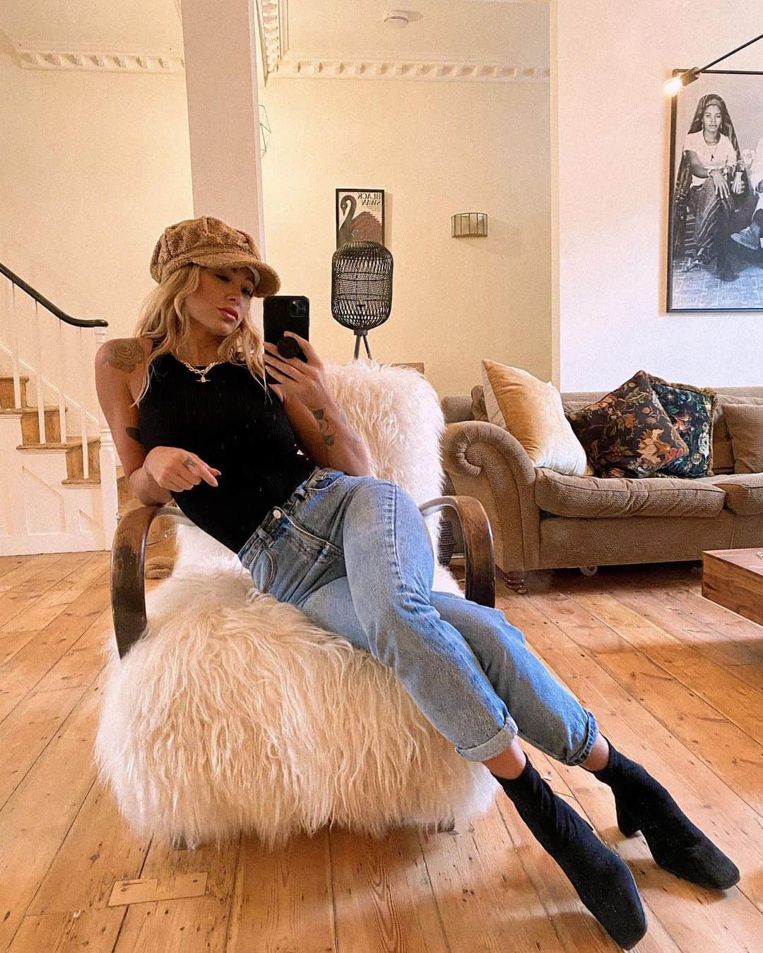 ルー・ティーズデールのインスタグラム：「Full @warehouseuk today they are running up to 70% off everything this week for #blackfriday week #whicons #ad 🐻」