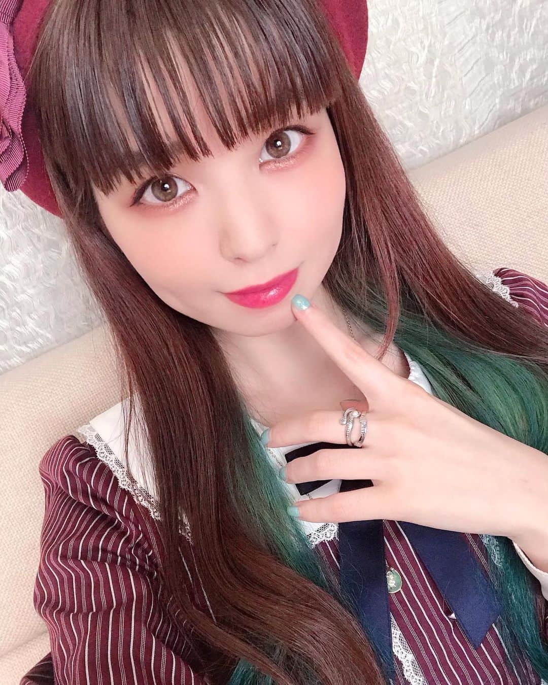 春奈るなのインスタグラム：「今日は撮影でした！ 今日はボルドー多めー🥰❤️」