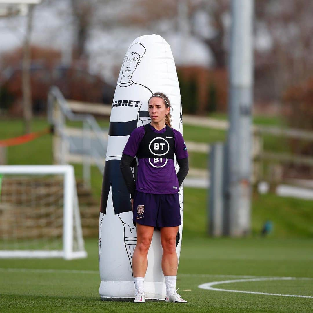 Arsenal Ladiesさんのインスタグラム写真 - (Arsenal LadiesInstagram)「Our @lionesses at St George’s Park 🏴󠁧󠁢󠁥󠁮󠁧󠁿 #WeAreTheArsenal 🔴」11月26日 18時38分 - arsenalwfc