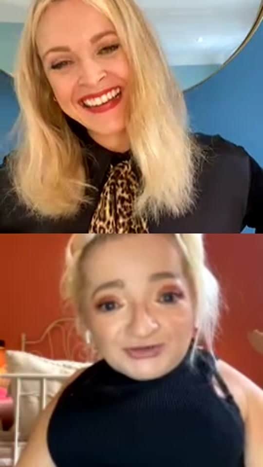 ファーン・コットンのインスタグラム：「A new friend made during lockdown and one that’s made me very happy during this weird time. In this conversation we talk about disability history month, invisible disability, inspiration porn, cats and...well going to the loo quite a few times. Bloody love you Sam! ❤️ give @samantharenke a follow now x」