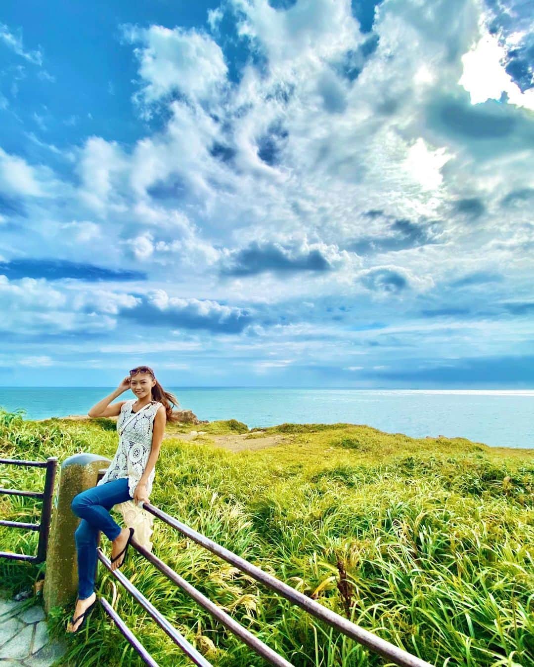 SAORIさんのインスタグラム写真 - (SAORIInstagram)「千葉県の犬吠崎🌊 . 以下Wikipedia より 源義経の愛犬「若丸」が岬に置き去りにされ、主人を慕う余り、7日7晩鳴き続けたことから犬吠（犬が吠く）と名付けられたという説. . 太平洋の海がうるさくて犬が吠えてるように 聞こえるからだと思ってたよ🤣 . ほんと晴れ女を発揮した日😋👍👌🙌‼️ ✾ #千葉 #千葉観光 #千葉フォルニア #銚子 #犬吠埼 #犬吠崎灯台  #東京 #tokyo #港区 #高身長女子 #model #モデル #influencer #インフルエンサー #instagramer #インスタグラマー #ambassador #アンバサダー #フリーモデル #ポートレートモデル #カメラマンさんと繋がりたい #ポトレ #ポトレのセカイ #ビジョラダ #美女jp #ビジョフォ #ビジョナビ」11月26日 18時51分 - saogram34