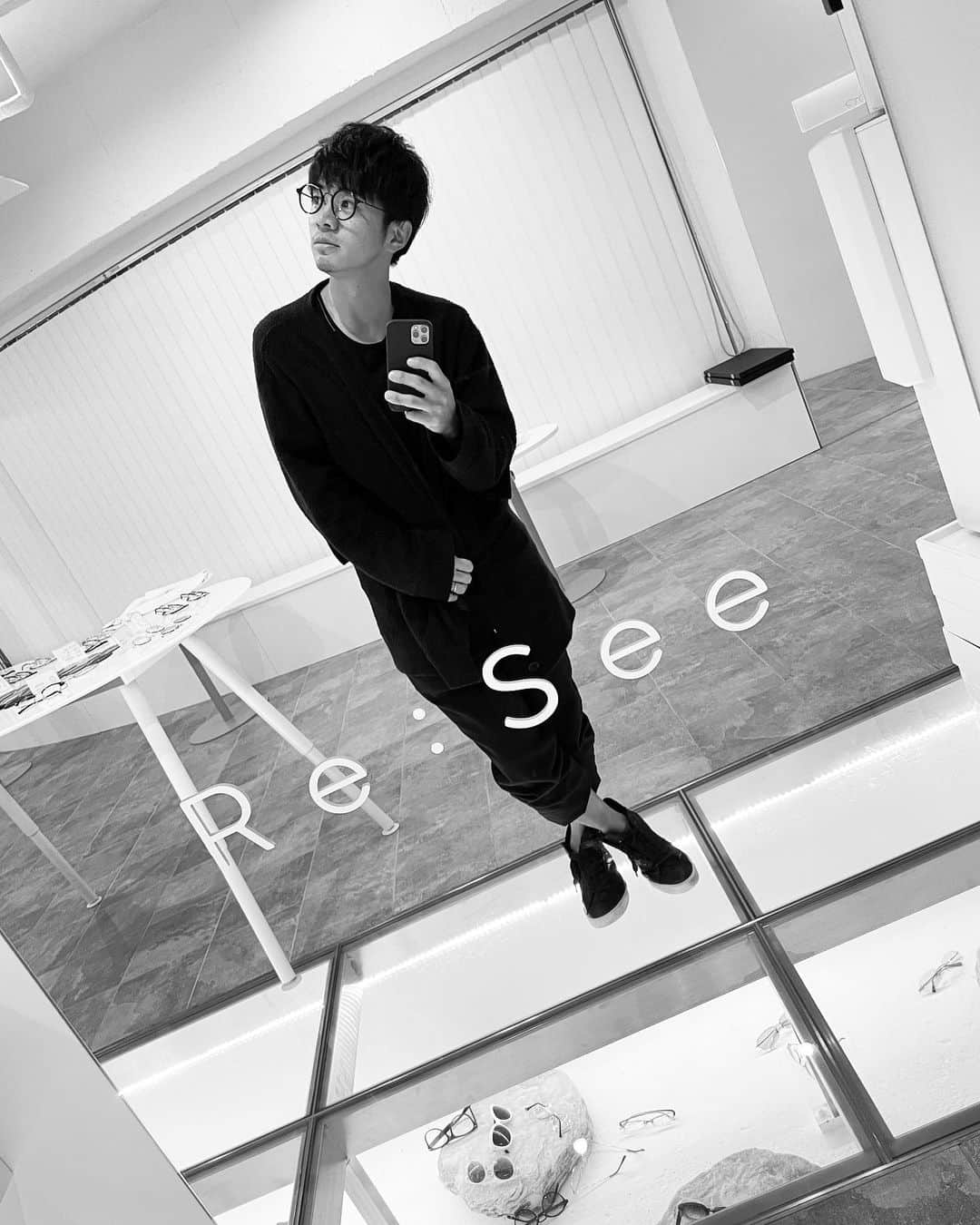 和田正人さんのインスタグラム写真 - (和田正人Instagram)「眼鏡のメンテナンス & 新しい物が仲間入り。安定の黒縁と落ち着きのある金縁。かっちょええー。#ReSee #グラスフィッター #issei」11月26日 18時52分 - daaaaaawaaaaaa