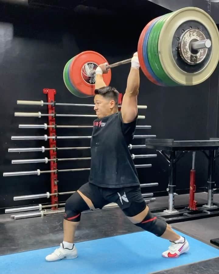 山本俊樹のインスタグラム：「- clean & jerk 190 KG  @blackships_choujin1  3週間ぶりのblackshipsでの練習 やっぱりこの環境は最高！」