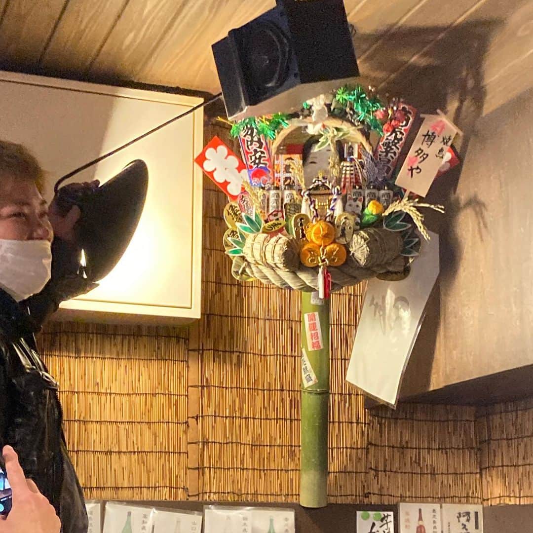 佐藤竜雄さんのインスタグラム写真 - (佐藤竜雄Instagram)「博多やにも新しい熊手が。 #酉の市 #三の酉 #高円寺 #花園神社 #益々繁盛」11月26日 19時00分 - seitenhyohyo