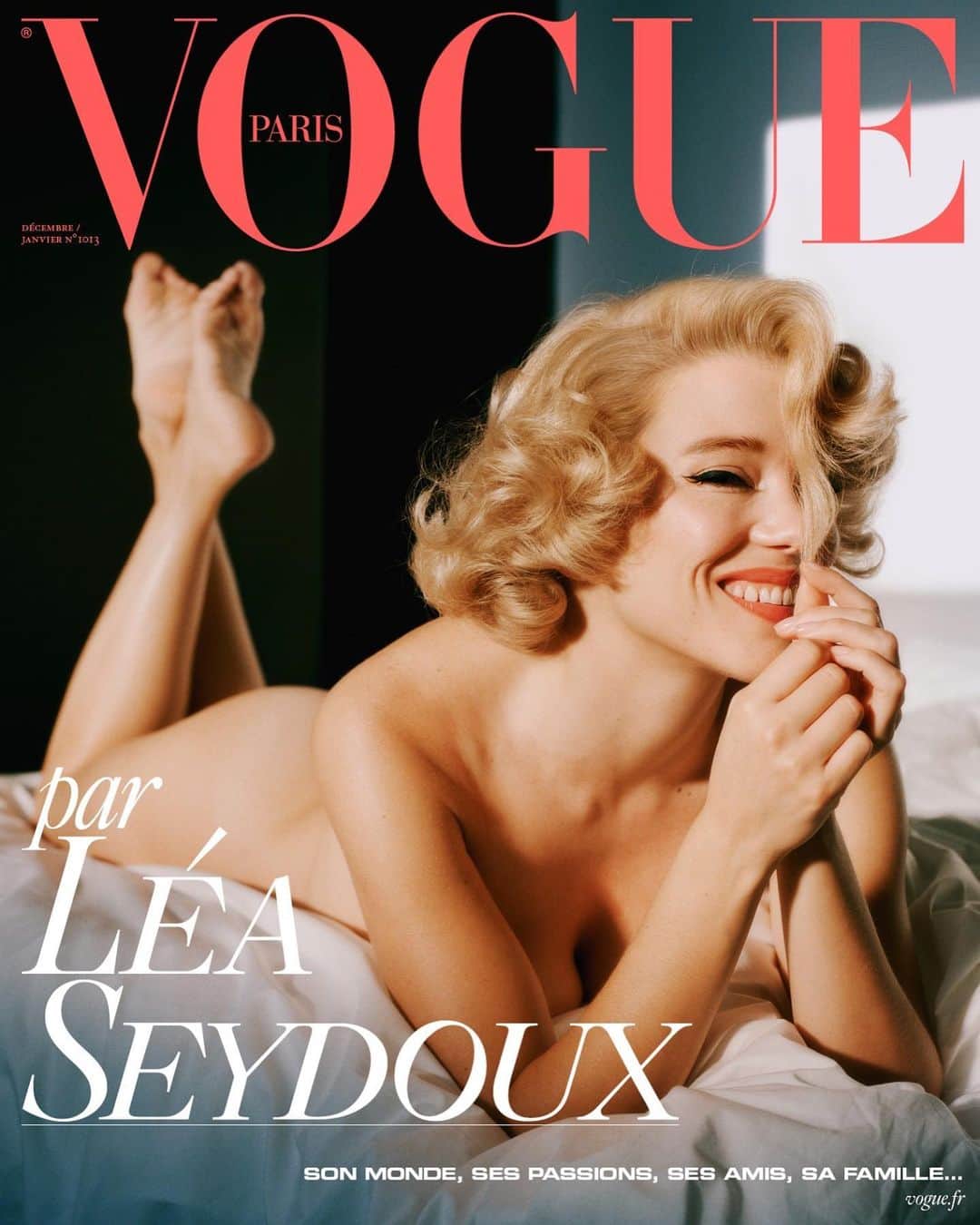 Vogue Parisさんのインスタグラム写真 - (Vogue ParisInstagram)「Our special guest editor of the December issue is legendary French actress Léa Seydoux. With 3 covers showing off the chameleon capabilities of her immense talent, explore her childhood memories and her thoughts on her rich filmography when the issue hits newsstands on December 3. @LeaSeydoux_genuine shot by @AlasdairMcLellan, styled by @AleksWoro. Makeup by @LynseyAlexander, hair by @AnthonyTurnerHair, nails by @SophieANailArtist, set design by @GiovannaMartial_」11月26日 19時09分 - voguefrance