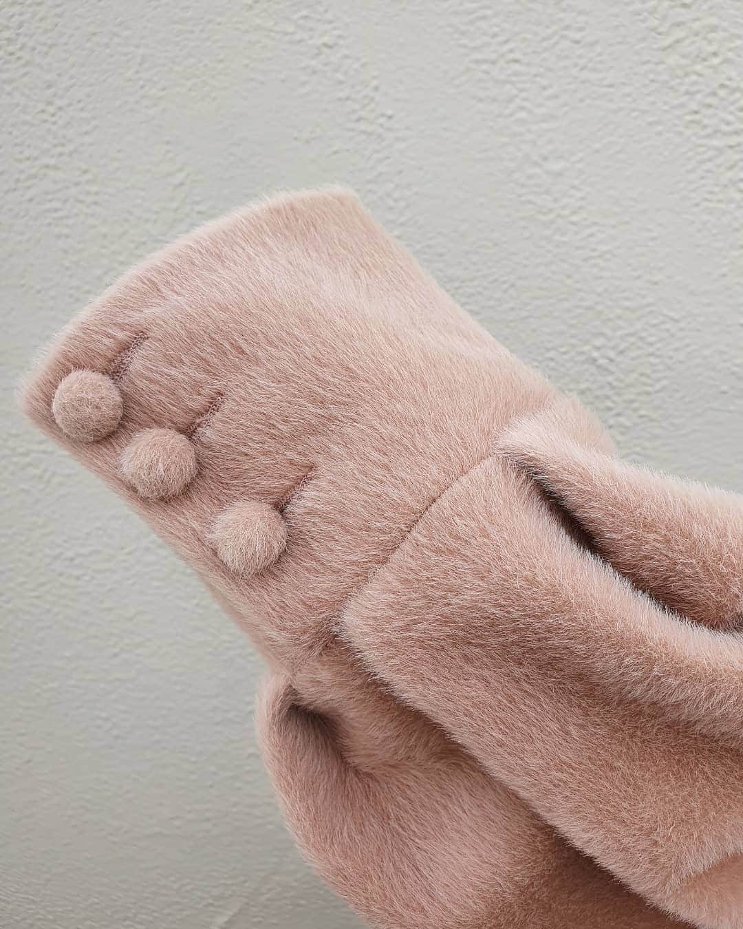 minikkallongさんのインスタグラム写真 - (minikkallongInstagram)「소주 땡기는 날이네요 요 아이는 연말룩으로 딱이구요🌹 #국내제작#송치울코트#누빔#미니깔롱」11月26日 19時10分 - minikkallong