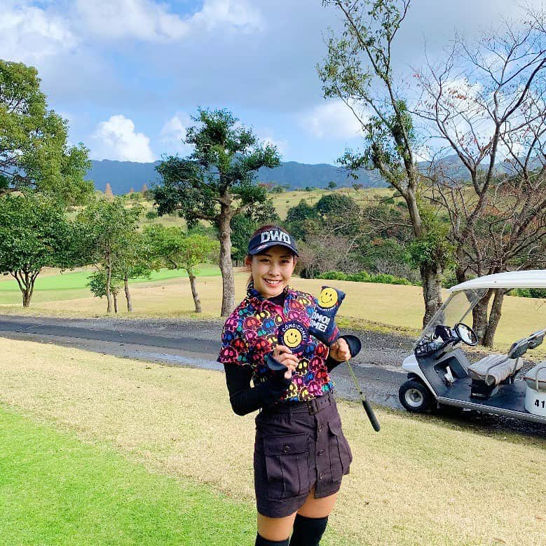 岡田唯花さんのインスタグラム写真 - (岡田唯花Instagram)「. 最近、愛用中の @comocome.golfselect のパターカバー💕 . パターカバーに付いてる☺︎ちゃんマークのパターカバーホルダーはポケットに入れたら凄く便利♫ . しかも中がボールクリーナーにもなってるんです😳 . . 使い勝手も良くて可愛いとか最強💕  　﻿ ﻿#コモコーメ #コモコーメヘッドカバー  #ゴルフ #ゴルフ女子　#ゴルフコーデ #ゴルフウェア #ゴルフスイング #ゴルフ好き #ゴルファー #プロゴルファー #女子プロゴルファー　#ゴルフばか #ごるふ女子 #ごるふばか #ごるふ好き #ごるふすたぐらむ #golf #golfgirl #golfer #instagood #instagolf #instagolfer #ゴルフアパレル #ゴルフファッション  #⛳️ #🏌️‍♀️ #❤️﻿」11月26日 19時16分 - yuican_61