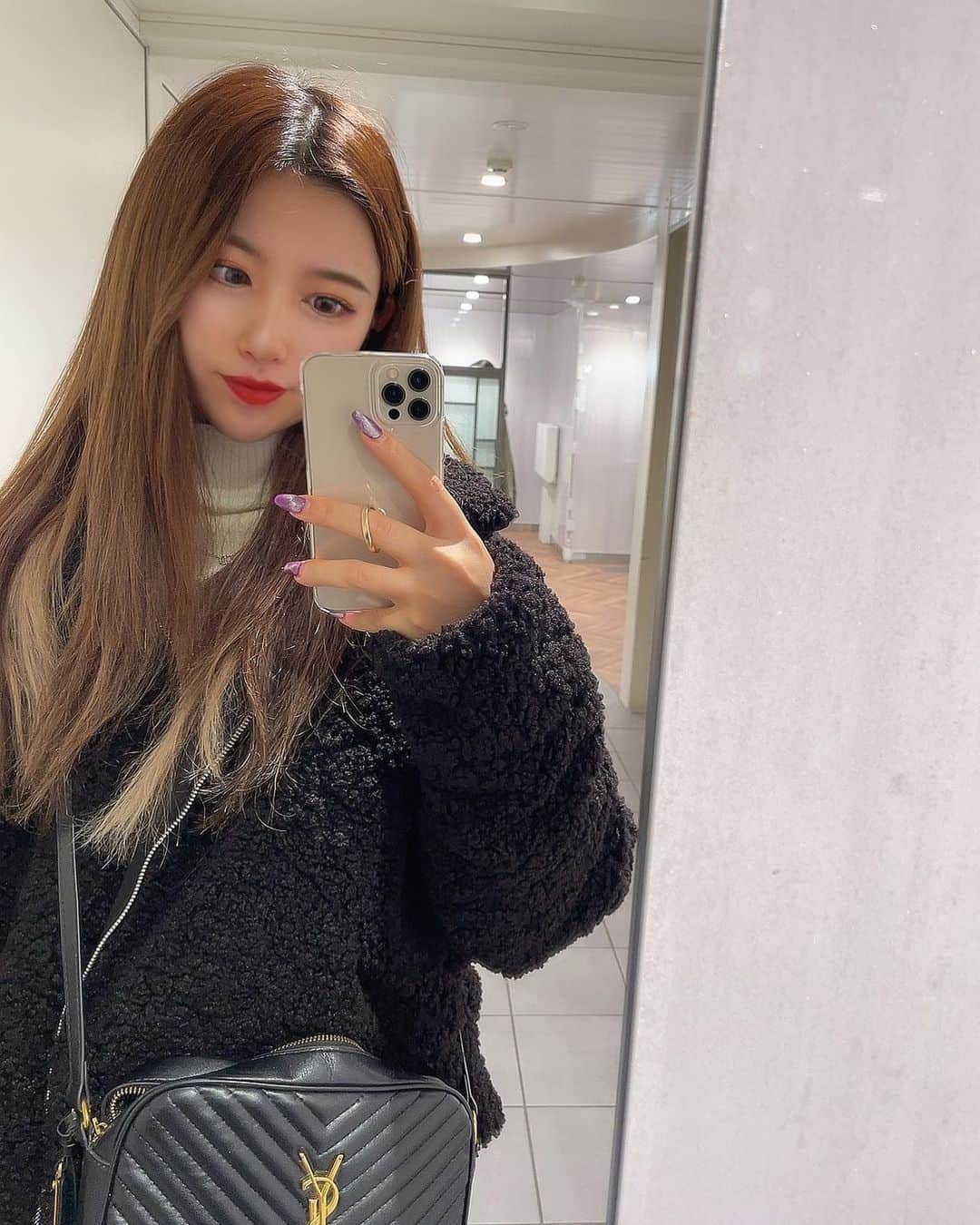 渡邊真由のインスタグラム：「😛🖤」