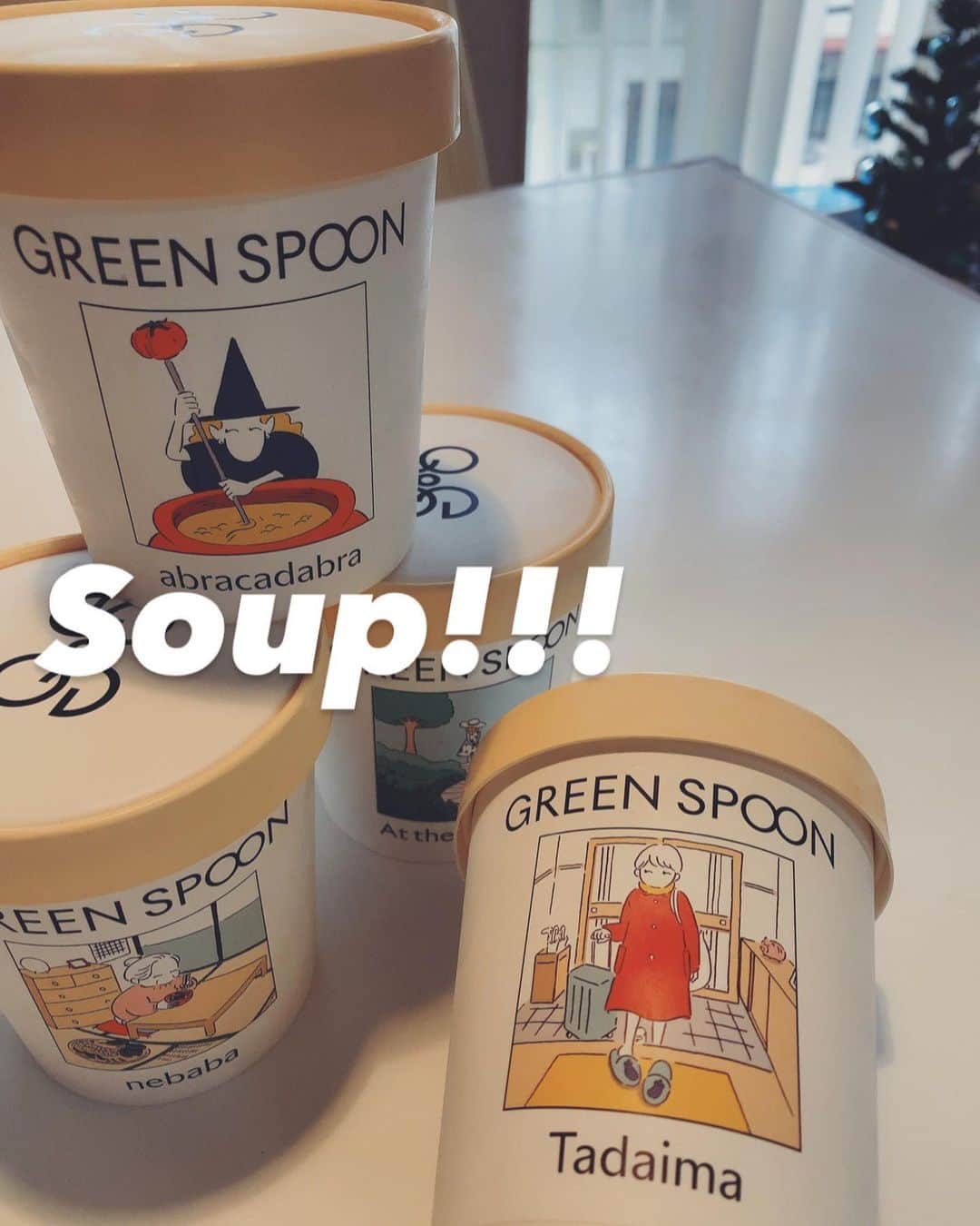 堀舞紀のインスタグラム：「🥣 . . . . 大好きな @greenspoonjp  @greenspoonjp  @greenspoonjp  からね、 なんと、 . . . #soup . . . が新作で出たんですッ . . . お水とか、 豆乳を入れてチン！ ってするだけで 野菜たっっぷりの soupがのめちゃう🤤 . . . ジャケも気になりすぎた nebaba!" を 試してみたけど モロヘイヤとか里芋とか 納豆のsoupで、 見た目よりも めちゃくちゃおいしくて ビックリしてます！！ . . 冷凍のお野菜て フニフニしてるのが多いけど 何故か歯応えもしっかり ネバネバスープ めちゃうまでした👻 . . めんどくさい 1人の朝とかに絶対いい！ スムージーは もはや寒くてあまり飲めなかった から😂 . ナイスタイミング！！w . . 冷凍だから いつでも簡単に食べれるのが 怠惰な私にピッタリ！！ . . うわ〜 ストーブの上で あっためながら 食べたりもしたい〜 . 早く リノベーション完成させて やりたい事盛りだくさん🙄🙄 . . #冬のスープ #野菜スープ #ストーブのある暮らし #まだ外でしか使ってみてない #冬の過ごし方 #souplife」