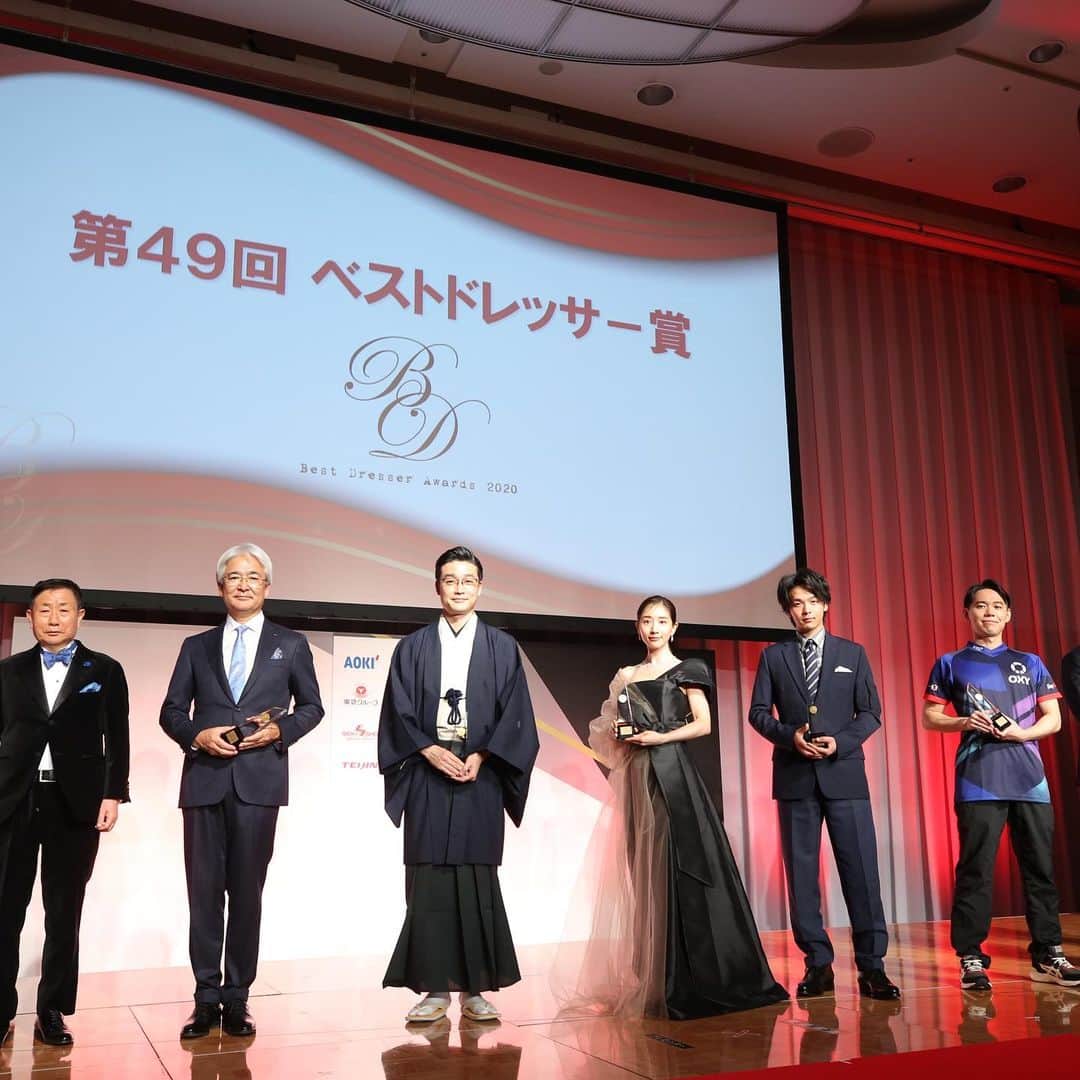 尾上菊之丞さんのインスタグラム写真 - (尾上菊之丞Instagram)「第49回ベストドレッサー賞において、身に余る栄誉に与りました。 学術・文化部門で選出していただき授賞式に出席して参りました。  コロナ禍の中でも舞踊家として振付師としての存在価値を見出そうともがいておりますが、つかの間華やかなひと時を過ごしました。  これを機会に更に日本舞踊をはじめとする日本の文化を、少しでも多くの皆様にご案内できるよう勤めて参ります。どうぞよろしくお願い致します！  #ベストドレッサー賞 #授賞式 #尾上菊之丞 #田中みな実 #中村倫也 #鈴木善久 #伊藤忠商事 #ときど #tokido #eスポーツ #日本舞踊」11月26日 19時33分 - kikunojoonoe3