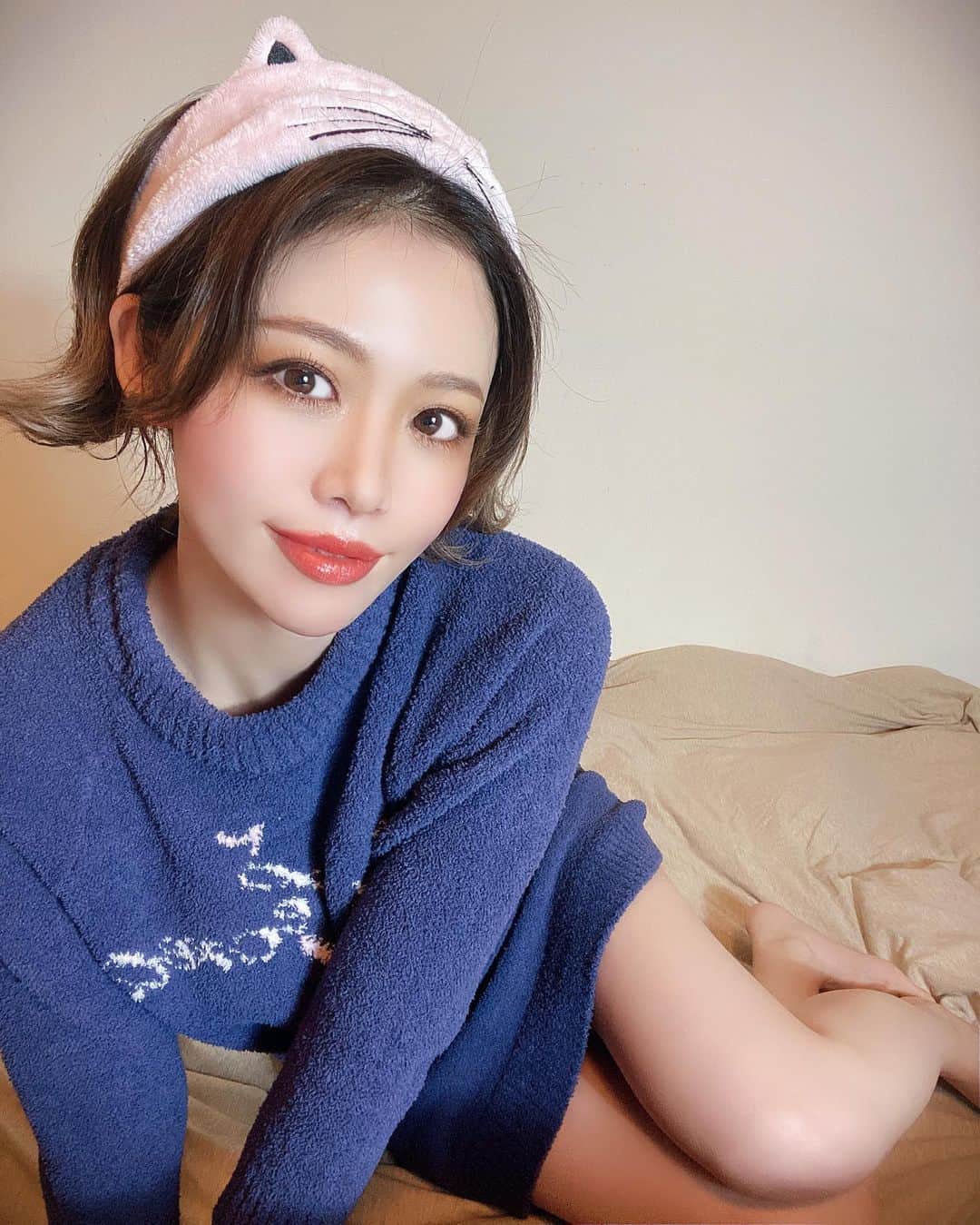 Hanaさんのインスタグラム写真 - (HanaInstagram)「・ こんばんは🌝 ・ みなさまいかがお過ごしですか？？ ・ 27日0:00〜23:59までBIGO LIVEにて、ほぼ24時間配信するので、お時間ある方遊びに来てね😘❤️ ・ BIGO LIVEアプリダウンロード ↓ 💄HANA🍑または@hana.nyanyaで検索☝️ ・ 待ってるわんー💕 ・ #ライブ配信 #bigo #bigolive #配信 #生配信 #24h #イベント #ライバー #配信者 #配信者好きさんと繋がりたい #セクシー #コスプレ #暇つぶし #応援 #トーク #雑談 #色気 #爆笑 #リスナー」11月26日 19時26分 - hana.nyanya