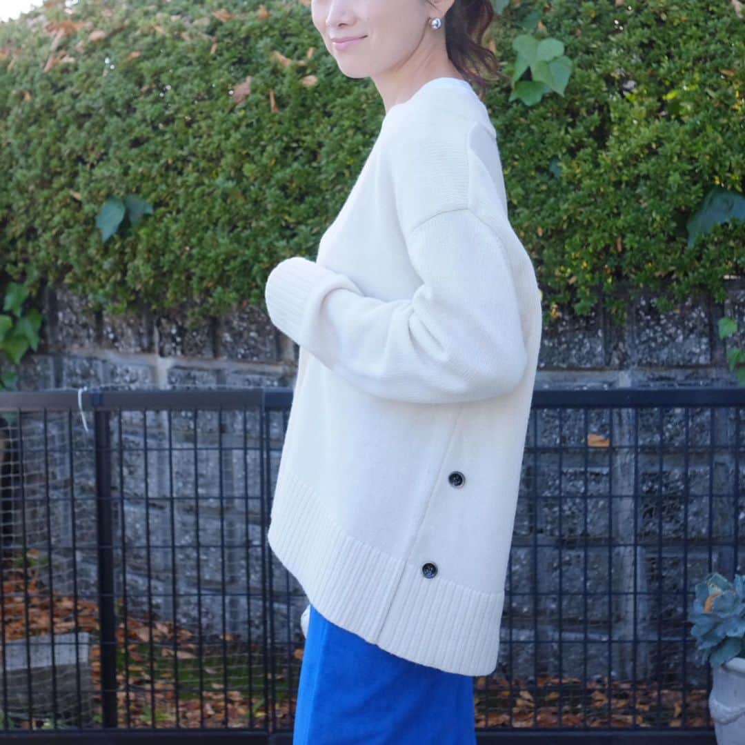 Keikooooooのインスタグラム：「#コーデ 今年はホワイトを追加🤍 @blanc_official.jp のカーディガンは、 サイドのボタンやデザインが ほんとタイプなんです🤤🤍 ． #ママコーデ  #blanc_official #カーディガン #今日の服 #カジュアルコーデ #今日のコーデ」