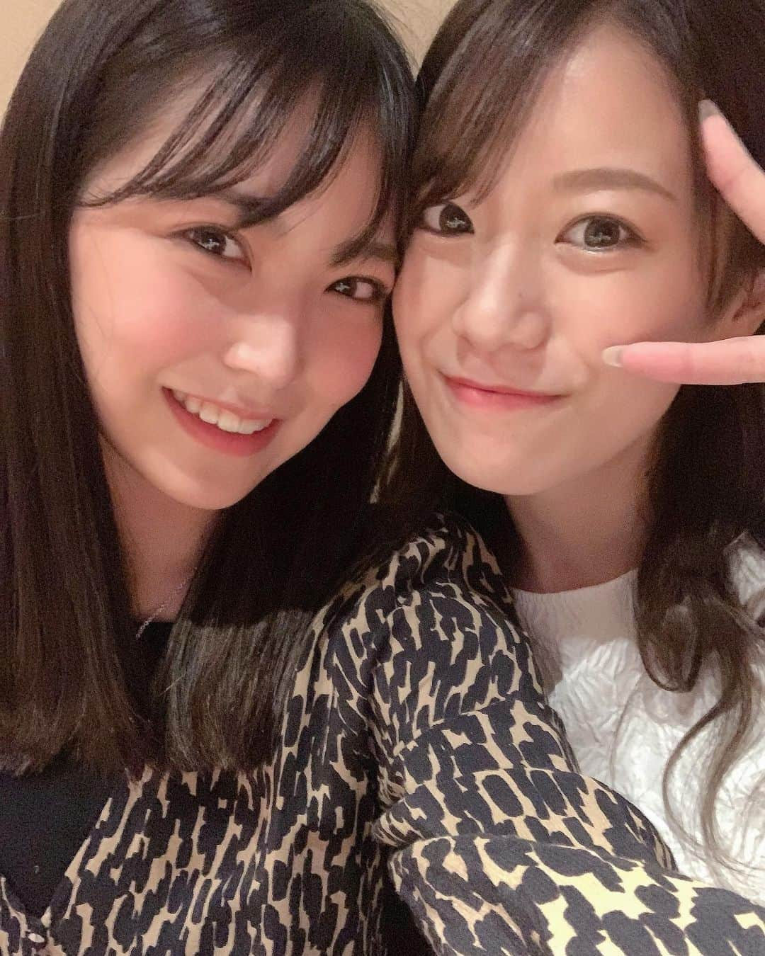 白間美瑠さんのインスタグラム写真 - (白間美瑠Instagram)「この間ね❤️❤️❤️ 大好き大好きあいにゃんと！ 昔からお世話になってるスタッフさんとご飯したよー🤤🤤🤤 ・ あいにゃんに会えば会うほど、話せば話すほど、、、好きがマシマシになる🥺🥺🥺本当に優しくて、あったかくて、芯があってカッコイイお姉ちゃん☺️☺️ ・ 早く会いたいなぁ❤️❤️」11月26日 19時41分 - shiro36run